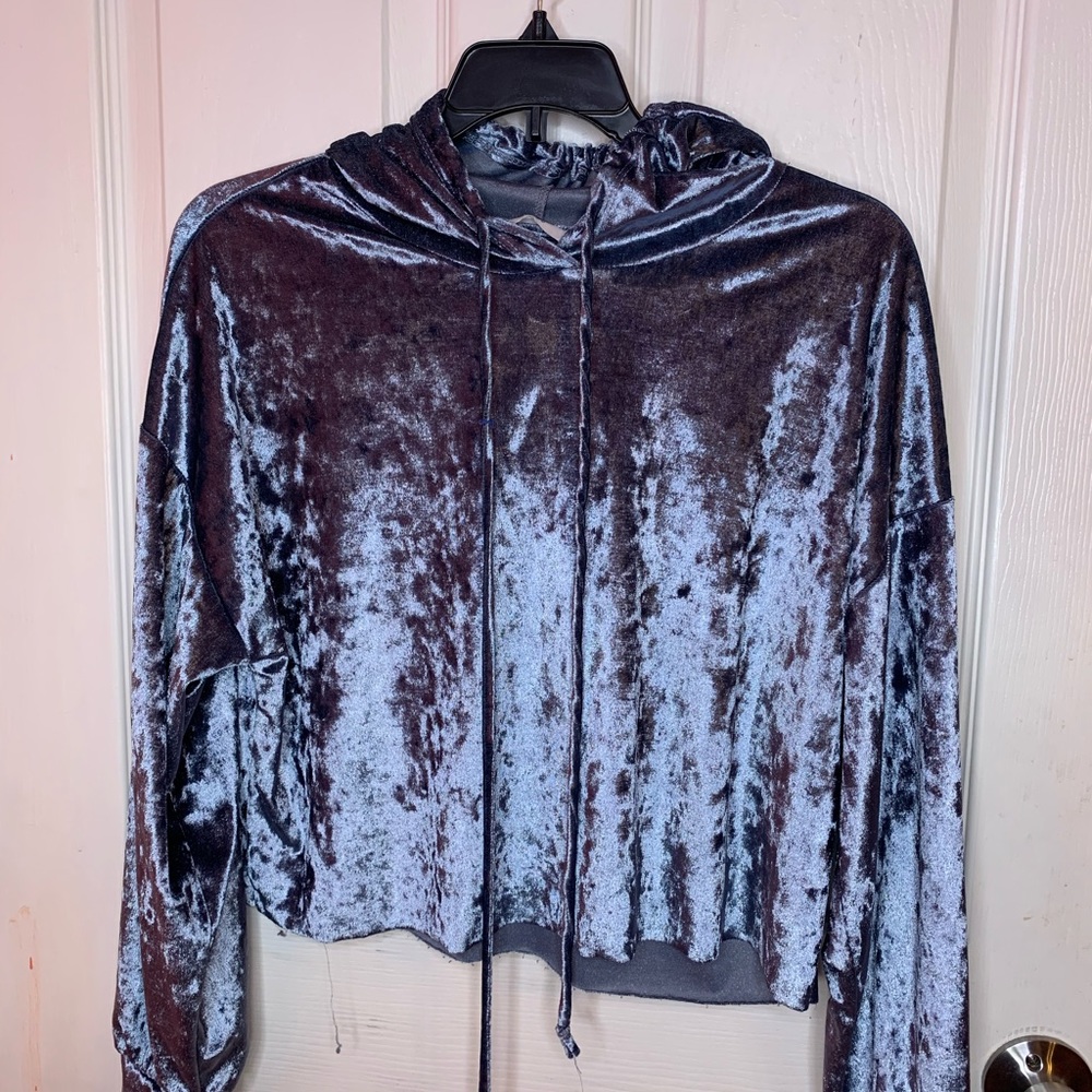 Blue-Velvet long sleeve crop top